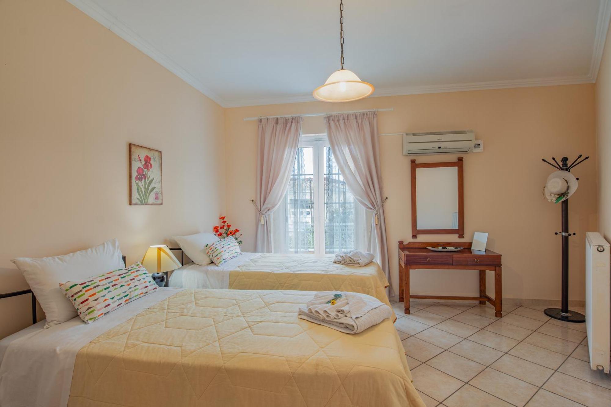 House Of Velenia - 2 Bedroom Apartment Near Old Town, Airport And Bus Station Corfu  Exteriér fotografie
